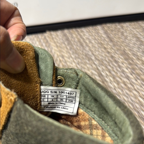 UGG Tan and Green Winter Boots with Sturdy Sole Women’s SZ 5 Box2 - Picture 7 of 7